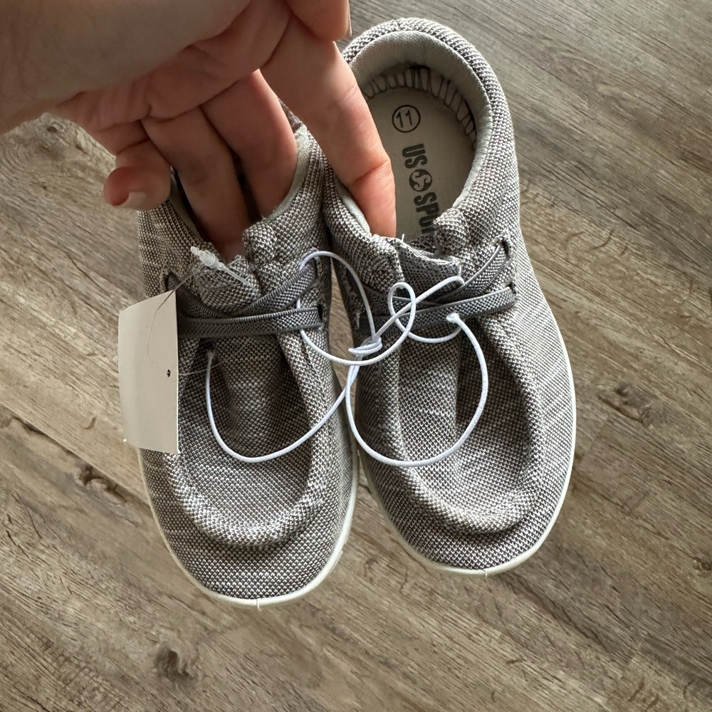 Kids Tennis Shoes